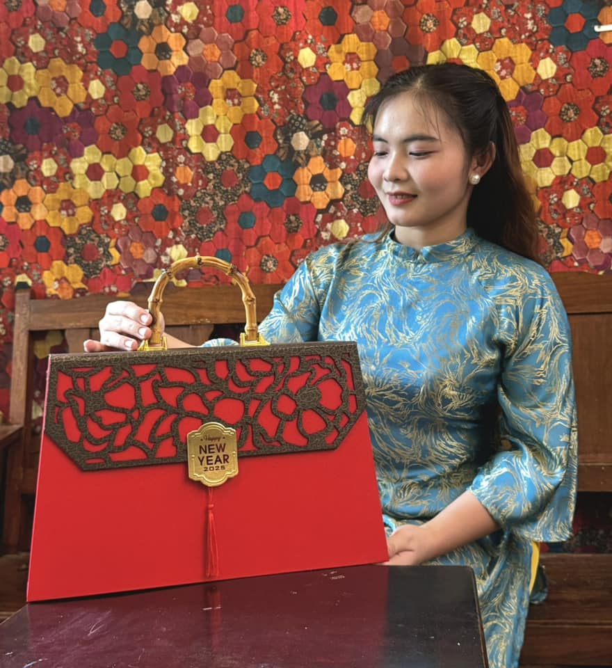 /uploads/shops/doanh_nghiep/mau-hop-qua-tet-2025-dep-va-sang-trong-26.jpg